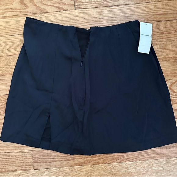 Abercrombie and Fitch Women's Satin Mini Skort Black XS - Picture 5 of 6